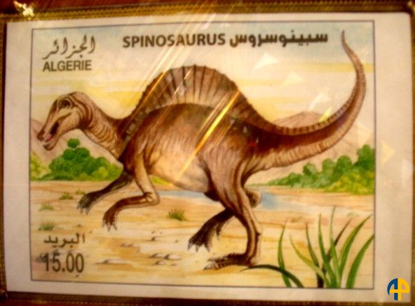 Seconde extinction des dinosaures : météorite ou Poste Algérie ?