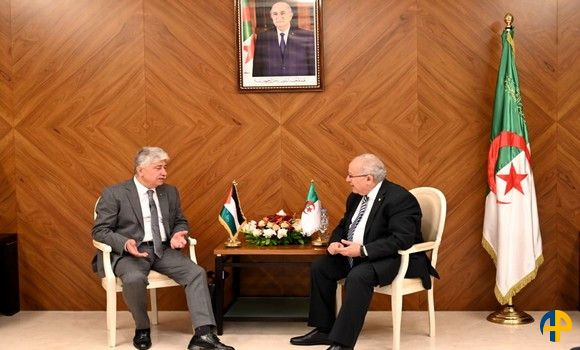 Lamamra reçoit le ministre palestinien du Développement social